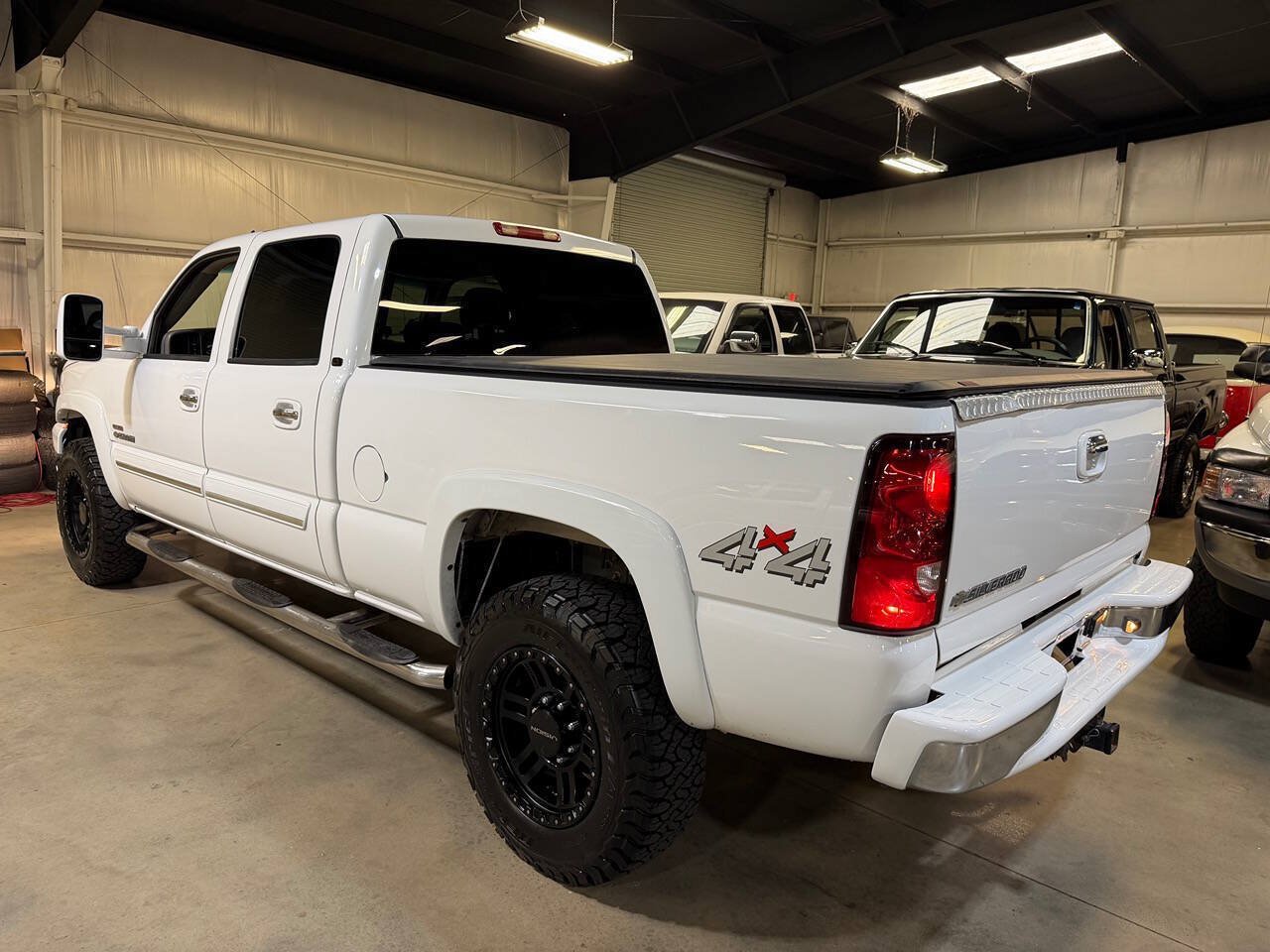 Used 2006 Chevrolet Silverado 2500 LT w/ Onstar Plus Package AWD/4WD image 2