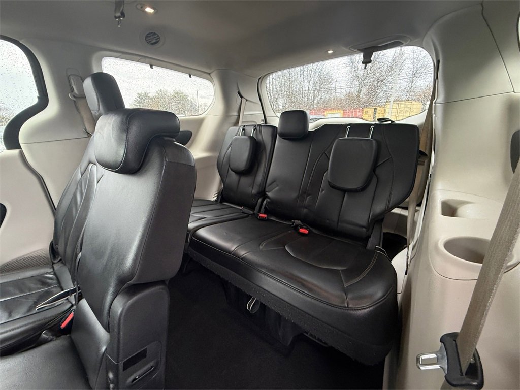 Used 2018 Chrysler Pacifica Touring-L image 24