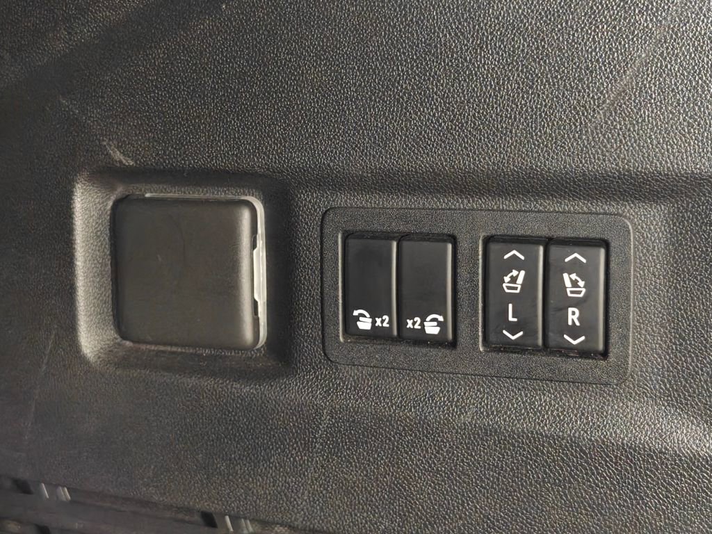 Used 2021 Chevrolet Tahoe LT w/ LT Signature Package image 40