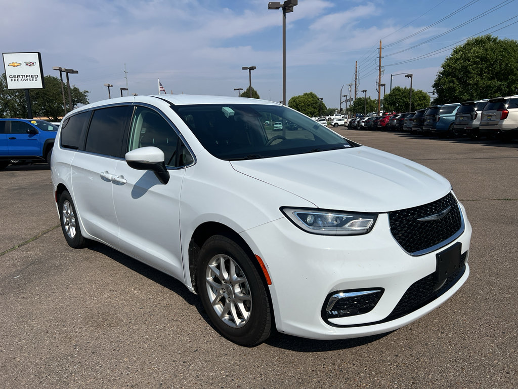 Used 2023 Chrysler Pacifica Touring-L FWD image 13