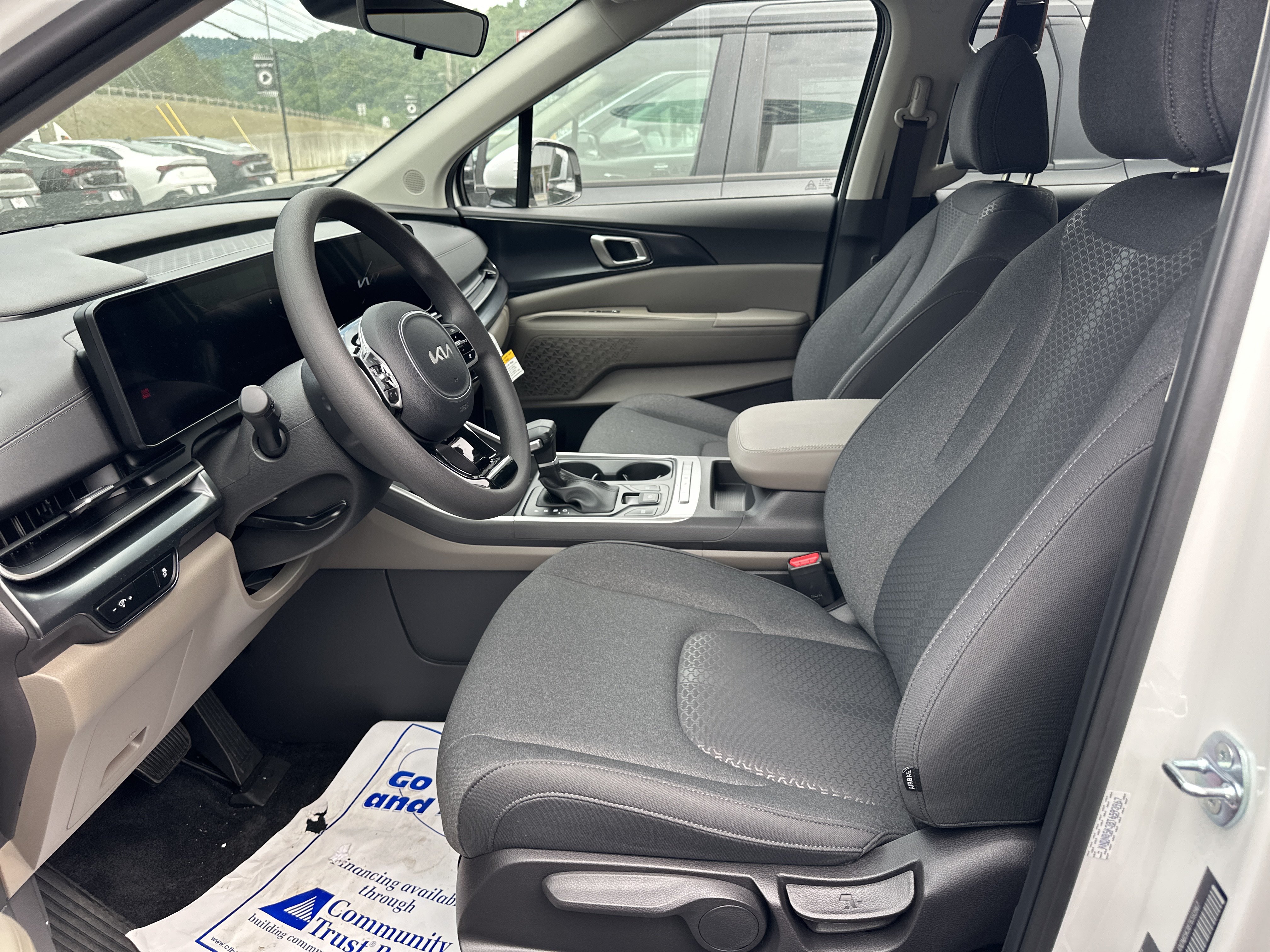 New 2026 Kia Carnival LX FWD image 7