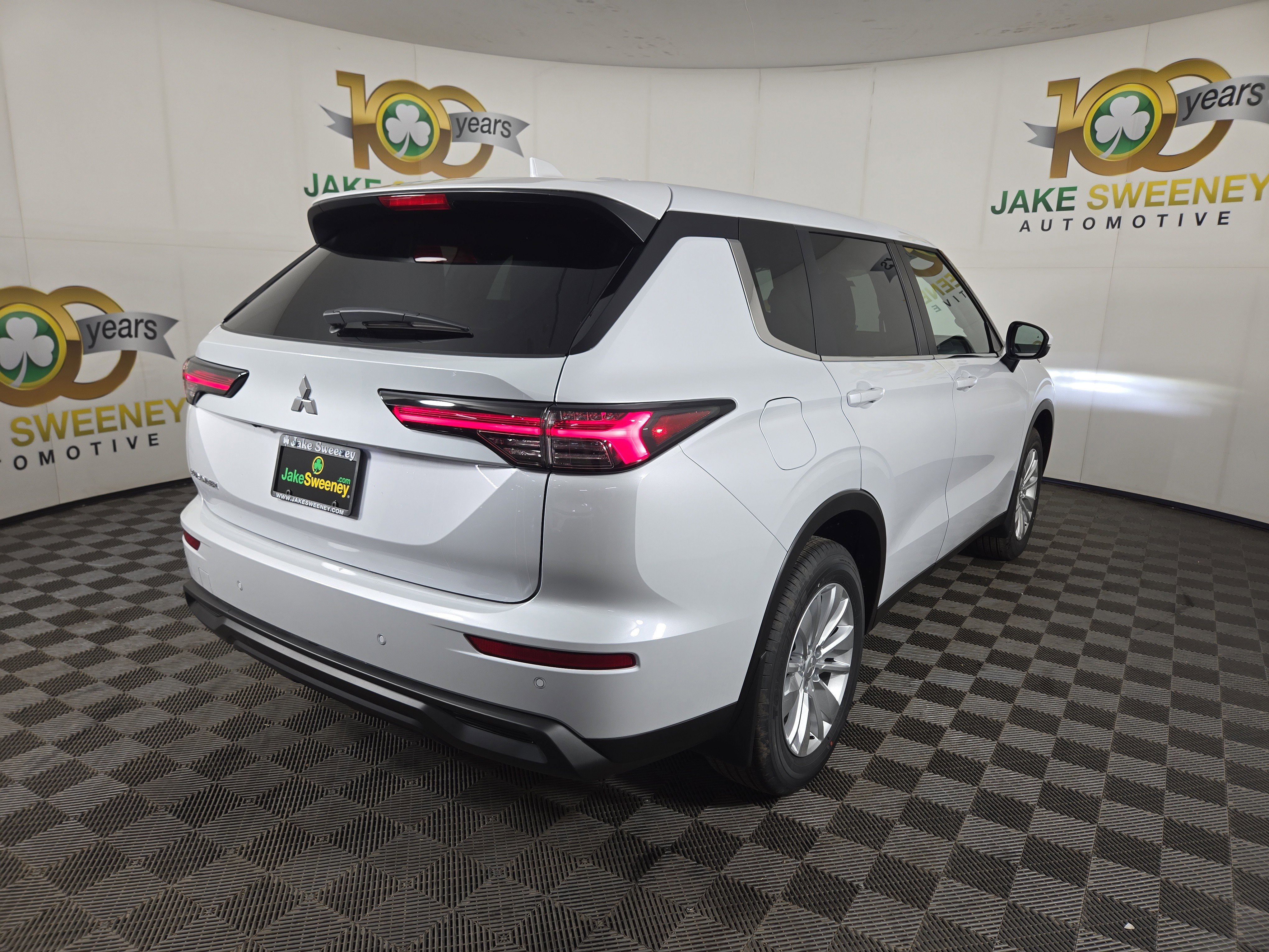 New 2025 Mitsubishi Outlander ES image 7