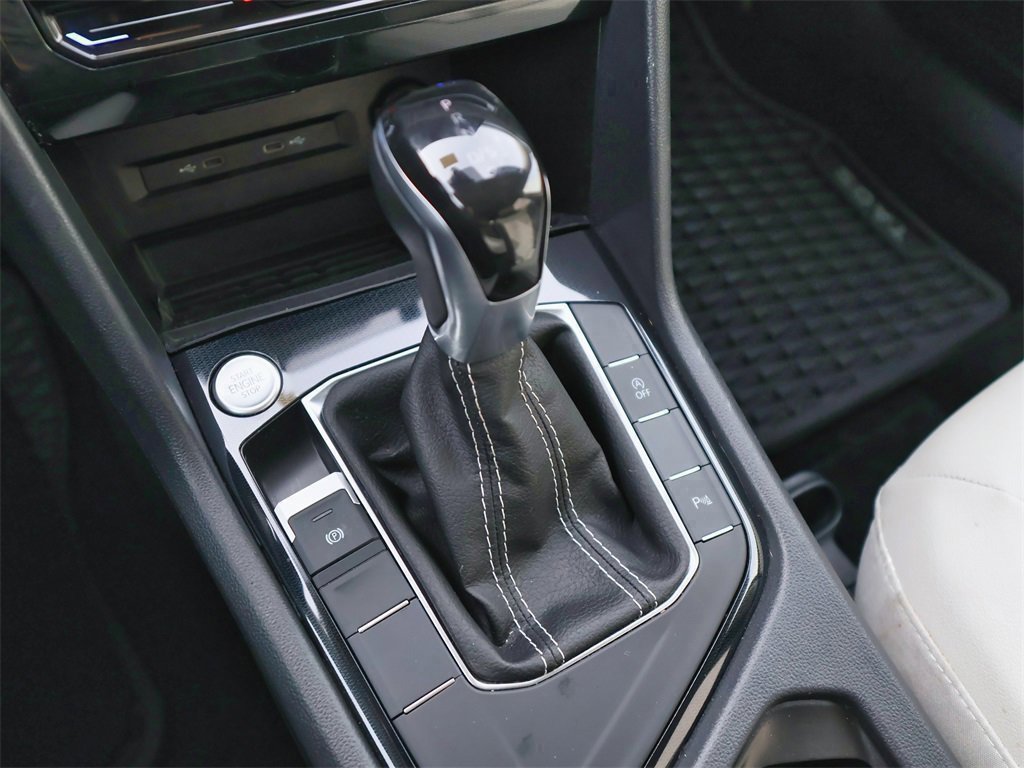 Certified 2025 Volkswagen Taos SE image 24