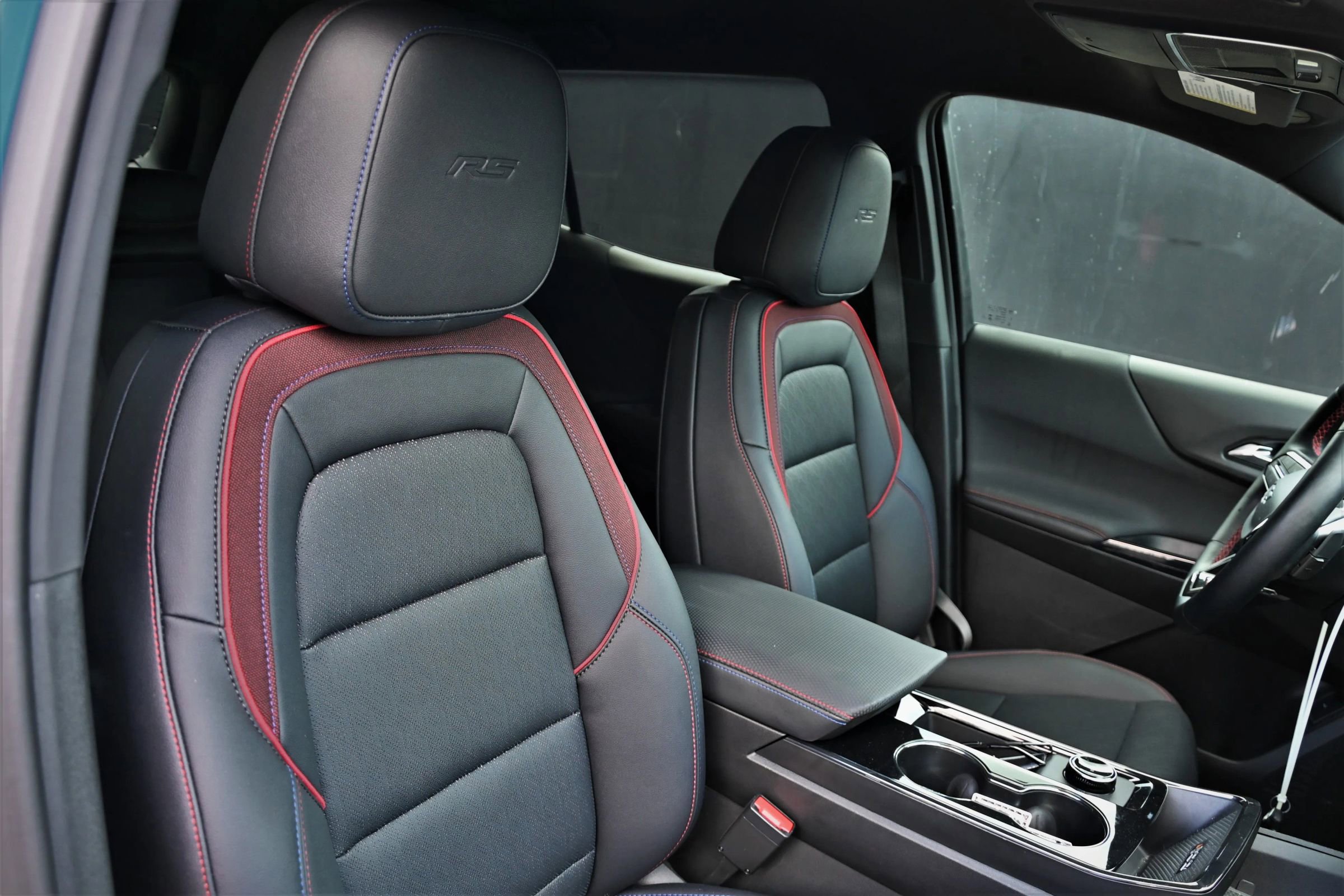 Used 2025 Chevrolet Equinox RS FWD image 17