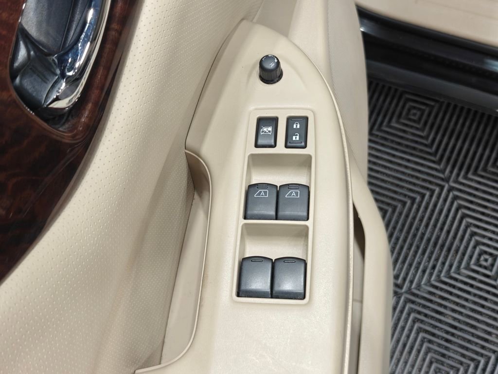 Used 2012 Nissan Quest SL image 40