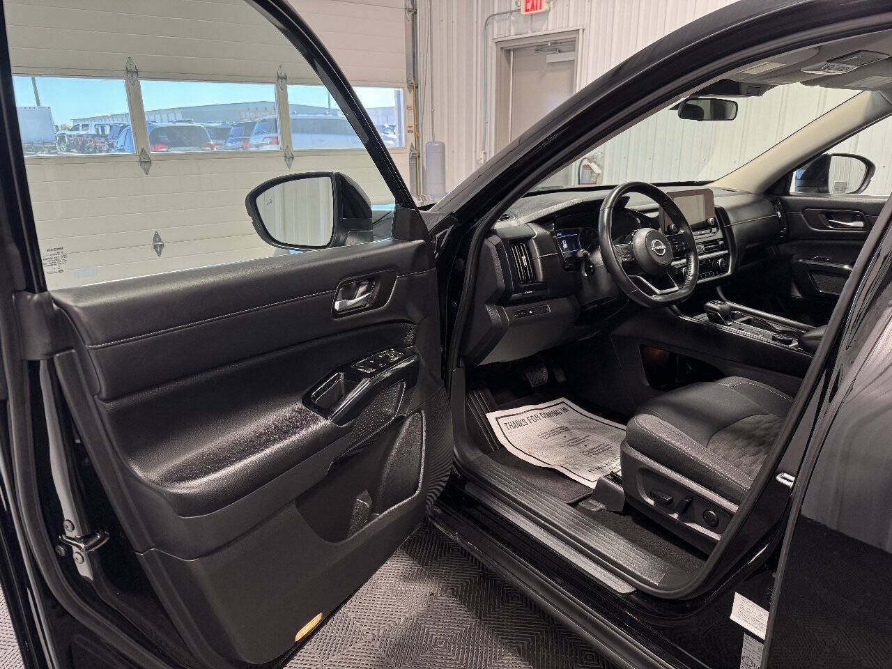 Used 2022 Nissan Pathfinder S AWD/4WD image 9