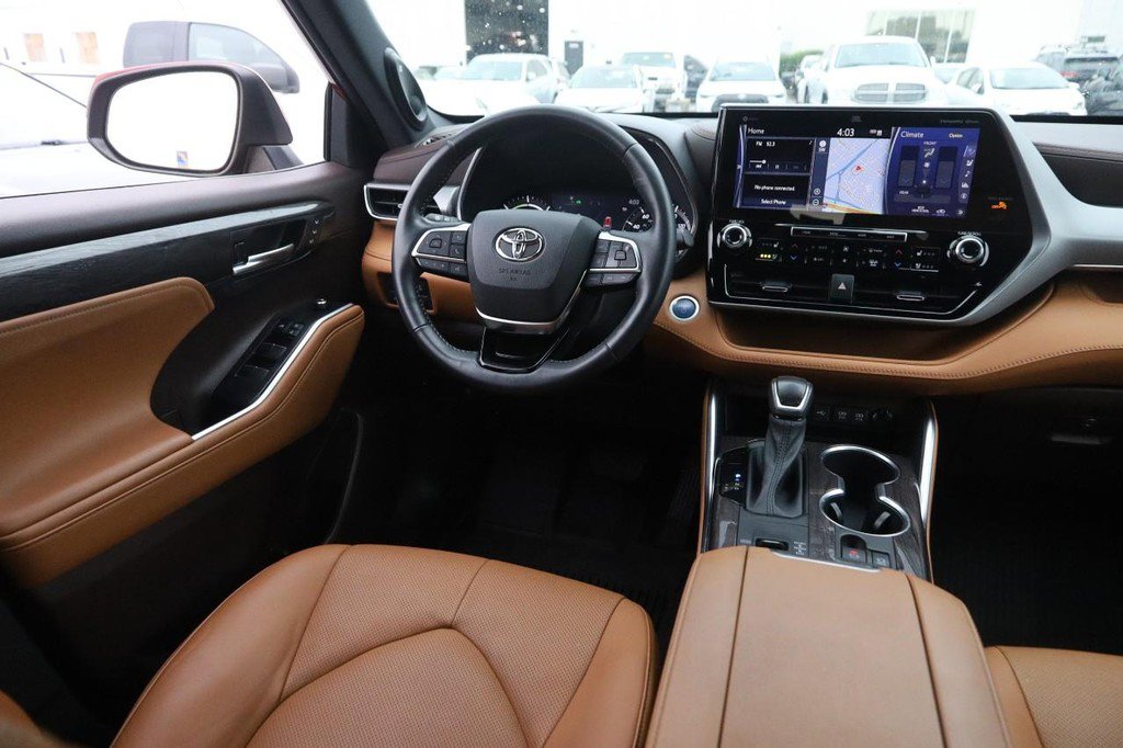 Used 2021 Toyota Highlander Platinum AWD/4WD image 24