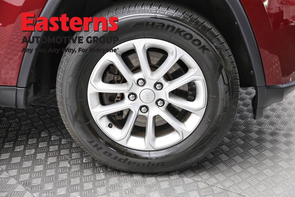 Used 2021 Jeep Grand Cherokee Laredo w/ Security & Convenience Group image 31