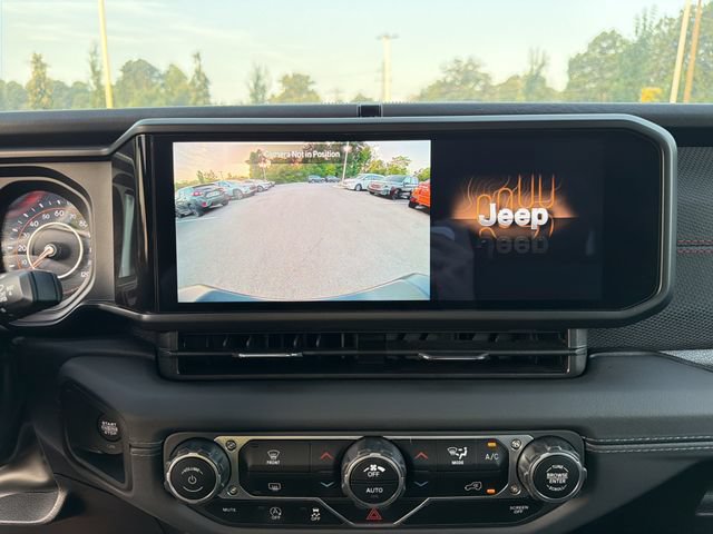 Used 2025 Jeep Wrangler Unlimited Rubicon AWD/4WD image 27