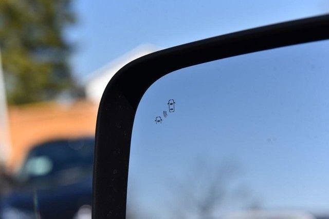 Used 2024 Nissan Titan SV w/ SV Convenience Package image 12