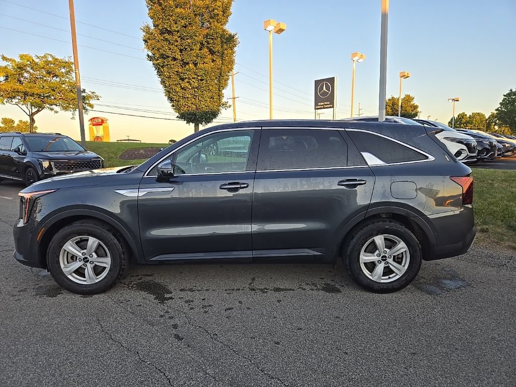 Certified 2024 Kia Sorento LX FWD image 9