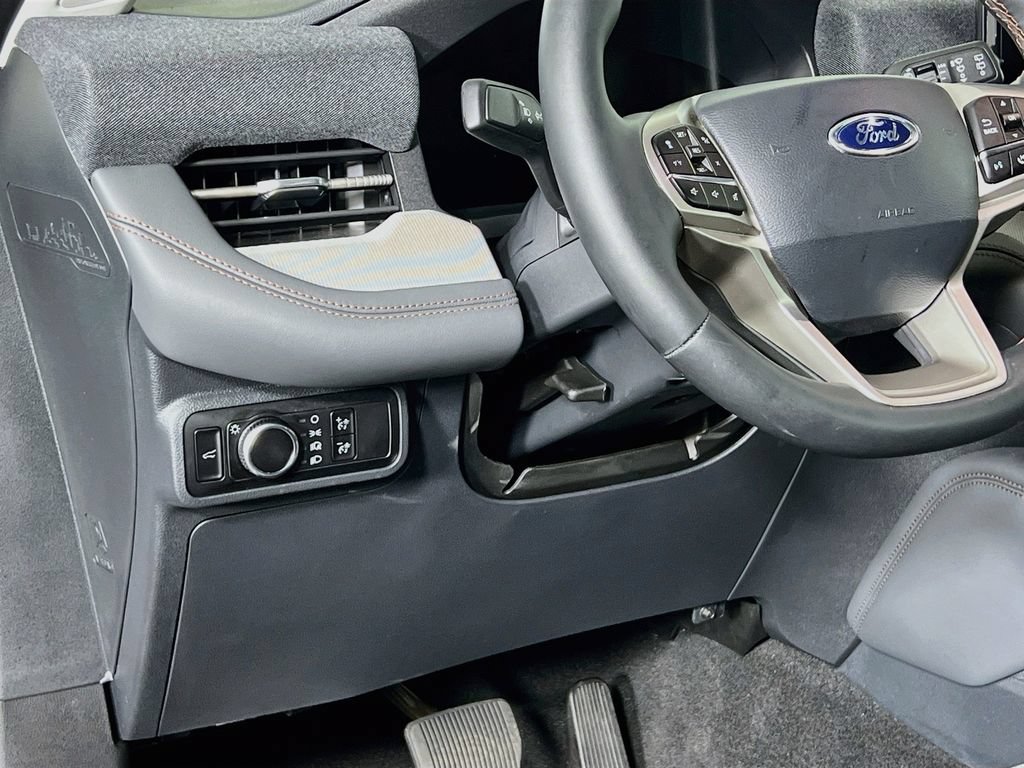 Used 2026 Ford Explorer Active AWD/4WD image 13