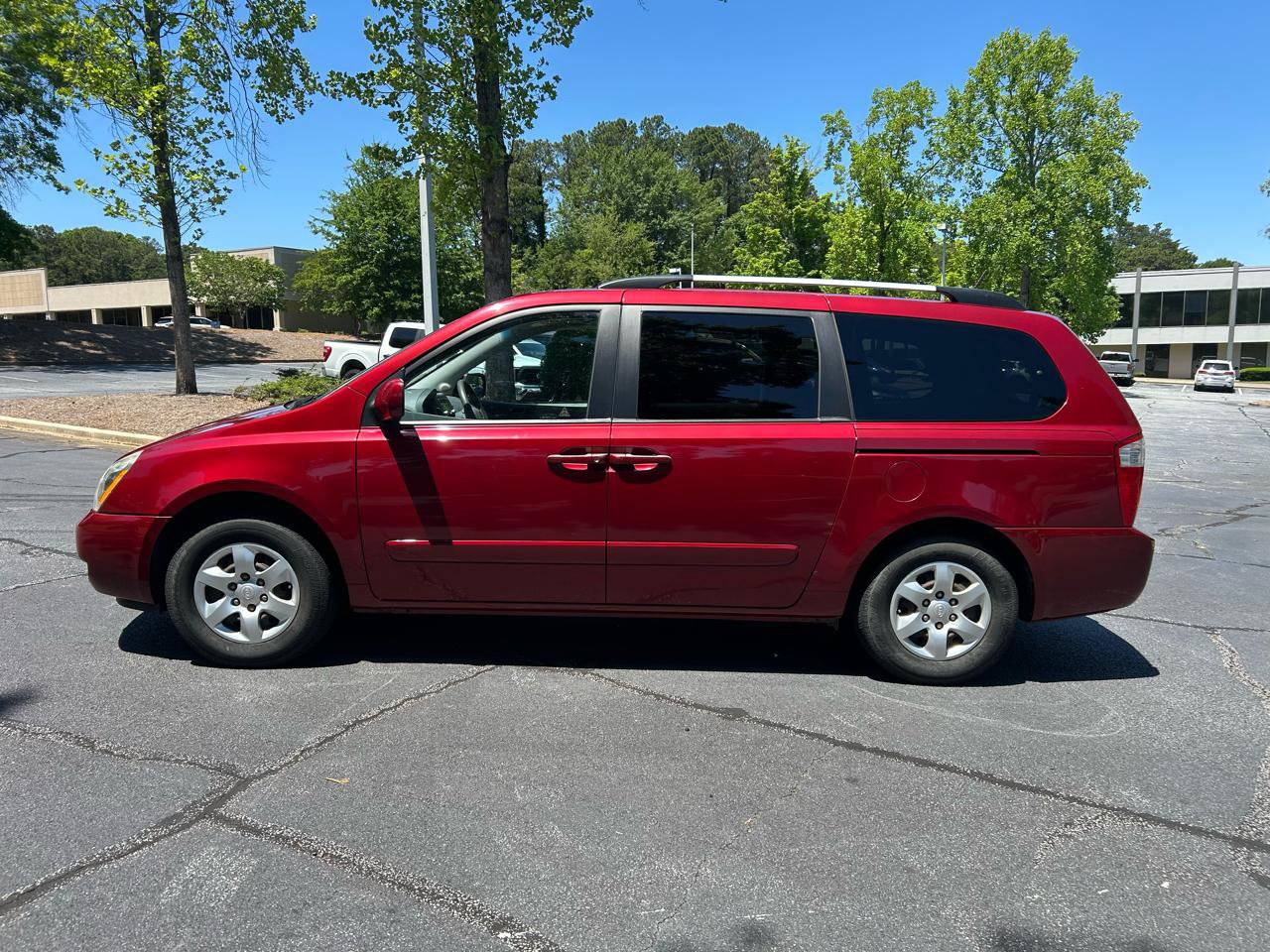 Used 2009 Kia Sedona LX w/ PWR Pkg FWD image 2