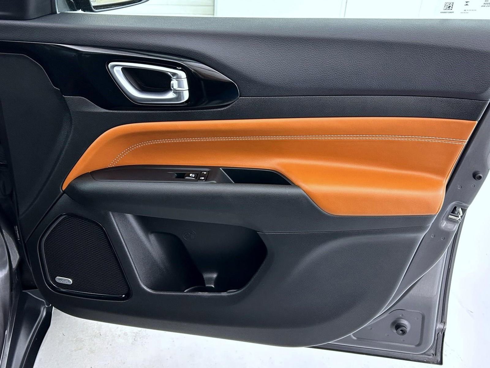 Used 2024 Jeep Compass Limited w/ Sun and Sound Group image 16