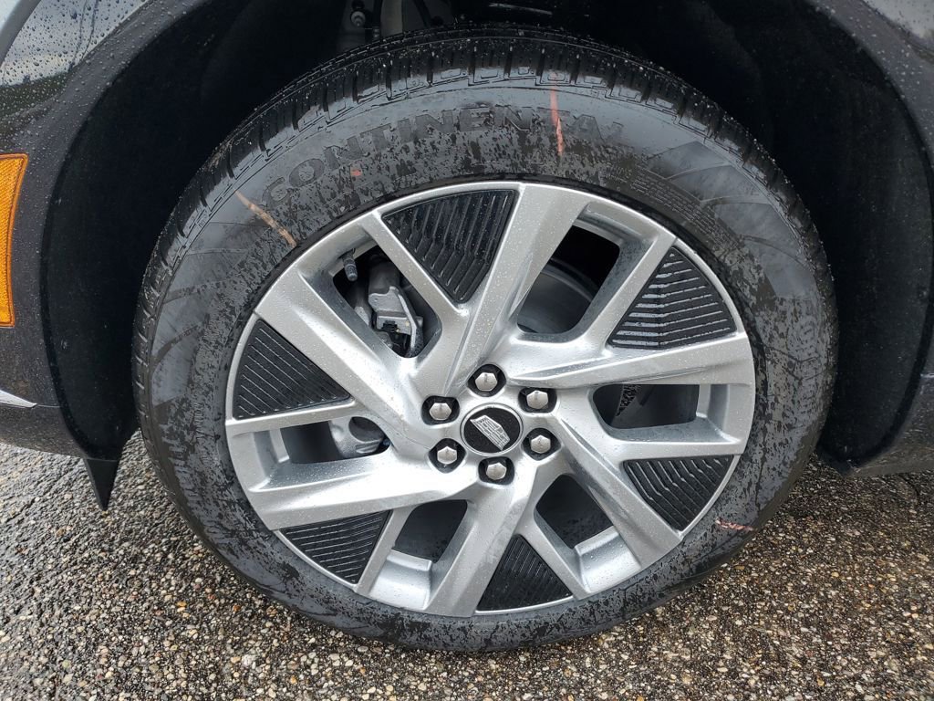 New 2026 Cadillac Optiq Luxury 1 image 34