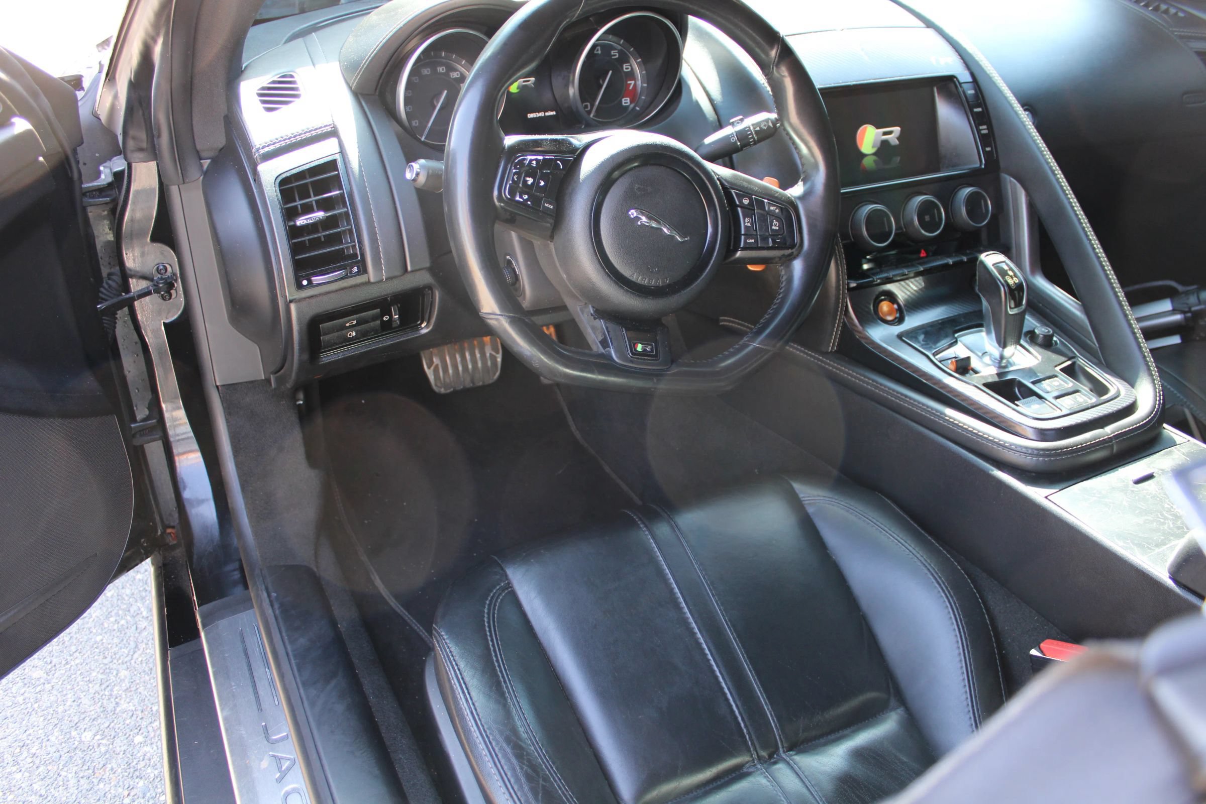 Used 2015 Jaguar F-TYPE R RWD image 16