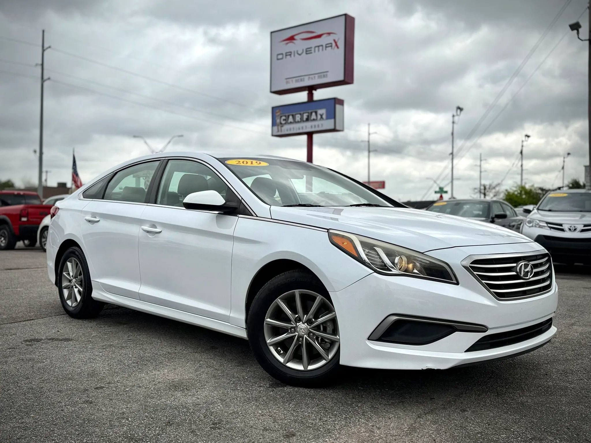 Used 2019 Hyundai Sonata SE FWD image 2