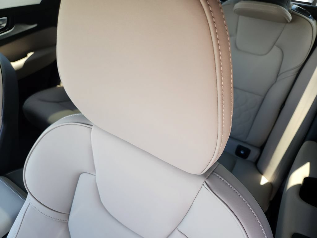 New 2026 Volvo XC60 T8 Plus w/ Climate Package AWD/4WD image 6