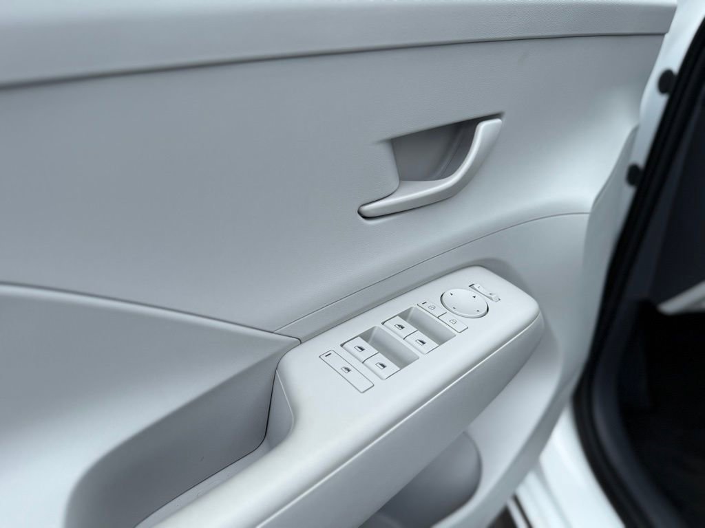 New 2025 Hyundai Kona SEL image 27