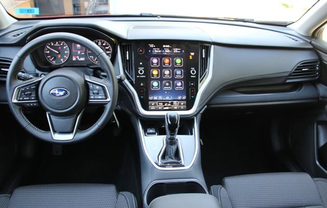 Used 2025 Subaru Outback Premium AWD/4WD image 31