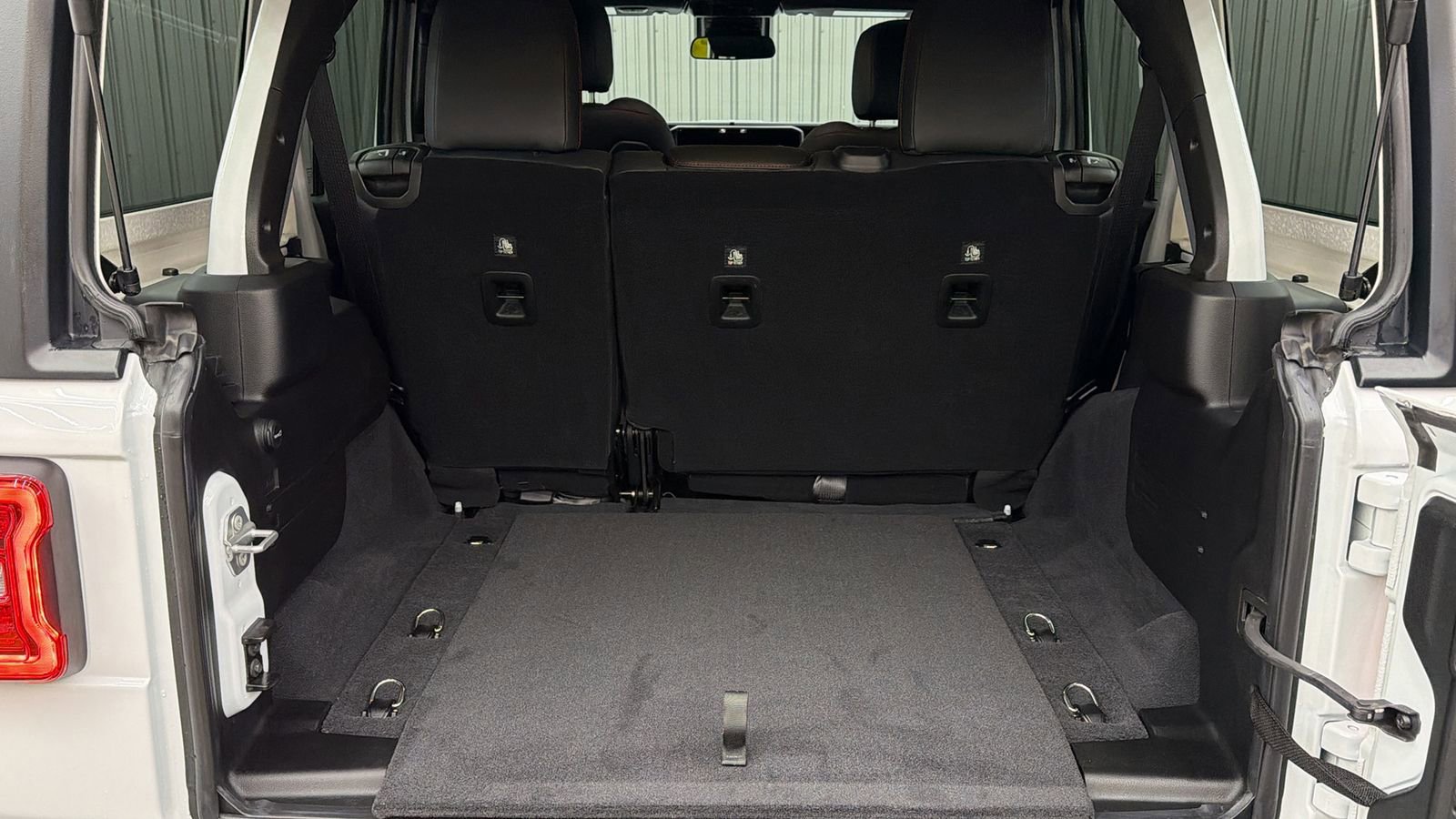 Used 2025 Jeep Wrangler Rubicon w/ Convenience Group image 19