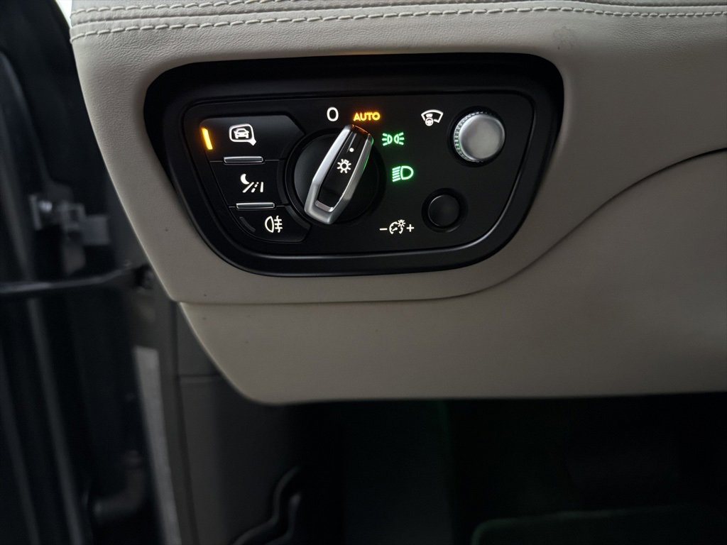 Used 2021 Bentley Bentayga image 25