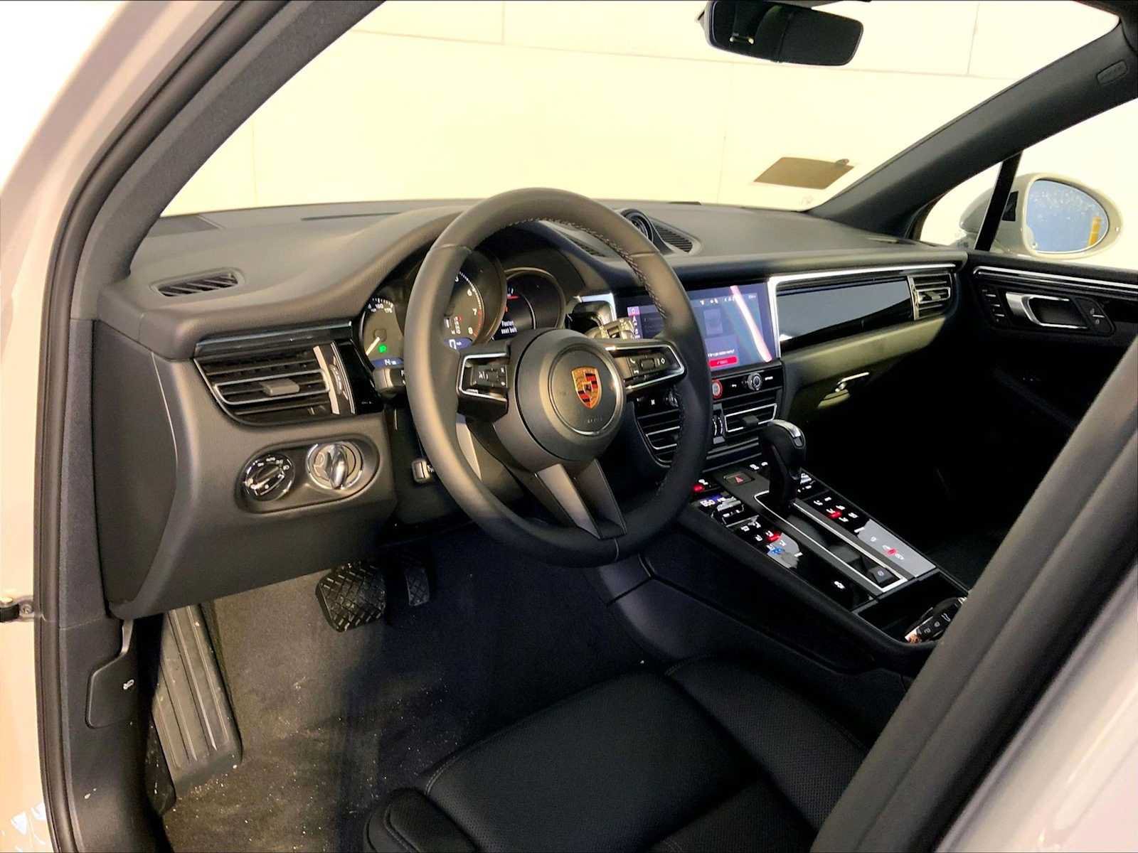 New 2026 Porsche Macan AWD/4WD image 4