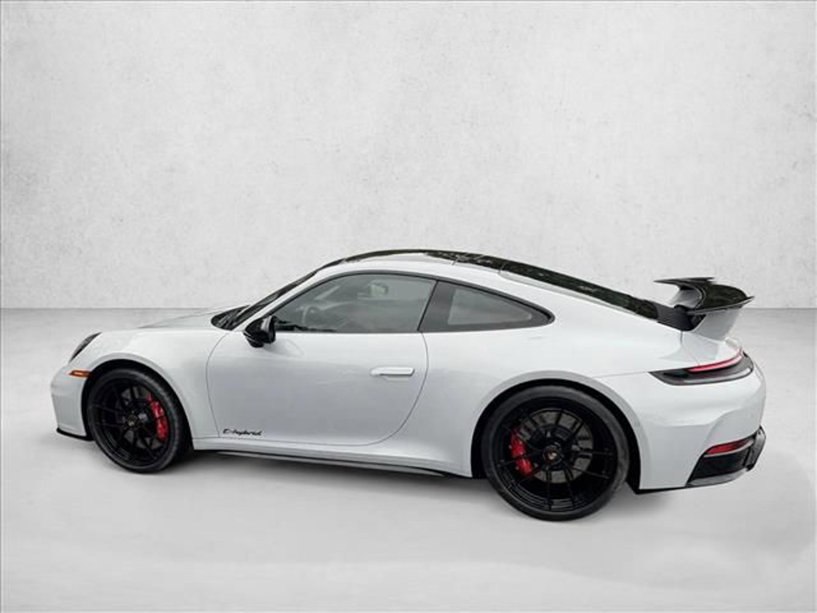 Certified 2025 Porsche 911 Carrera GTS image 2