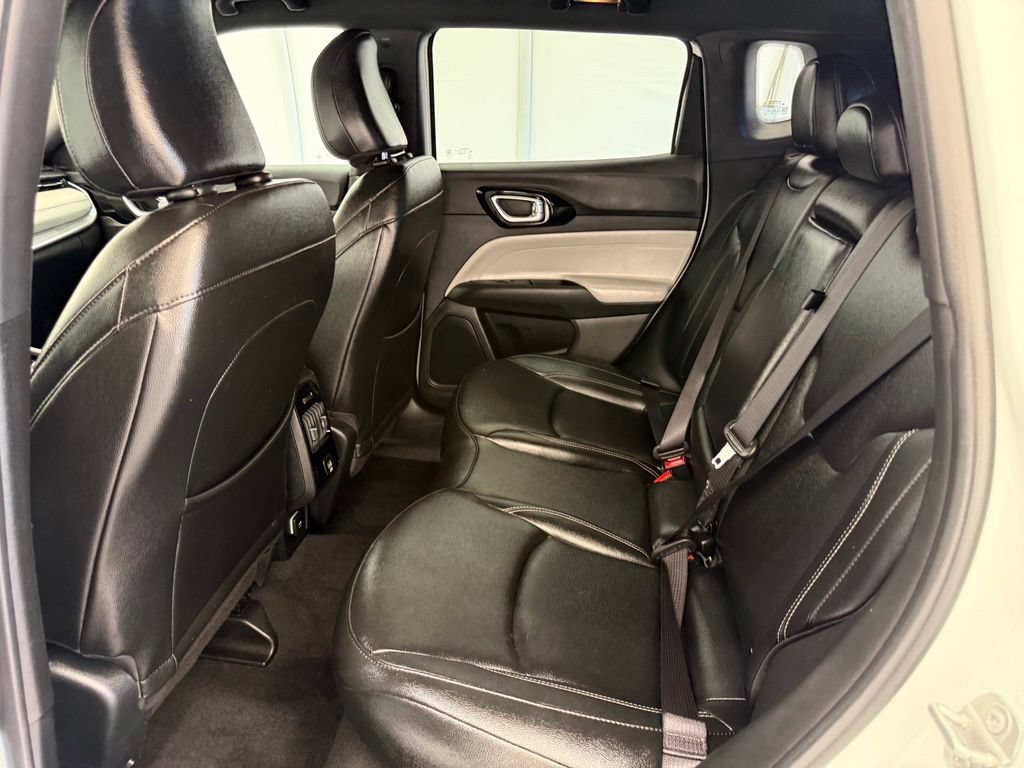 Used 2025 Jeep Compass Limited AWD/4WD image 17