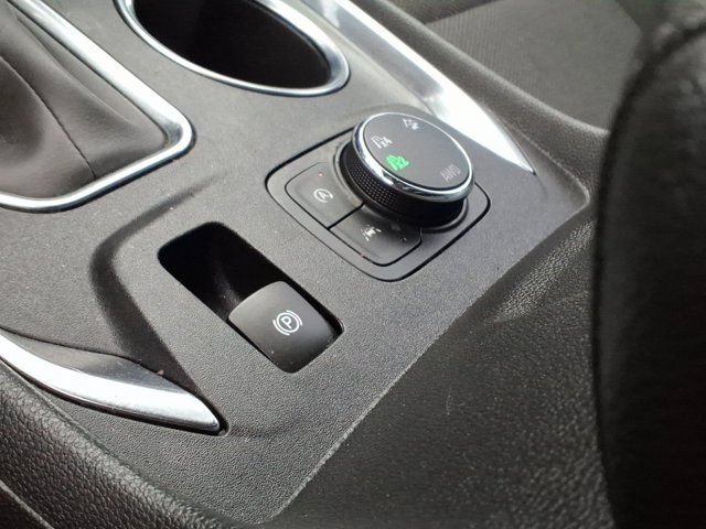 Used 2023 Chevrolet Traverse LT AWD/4WD image 16