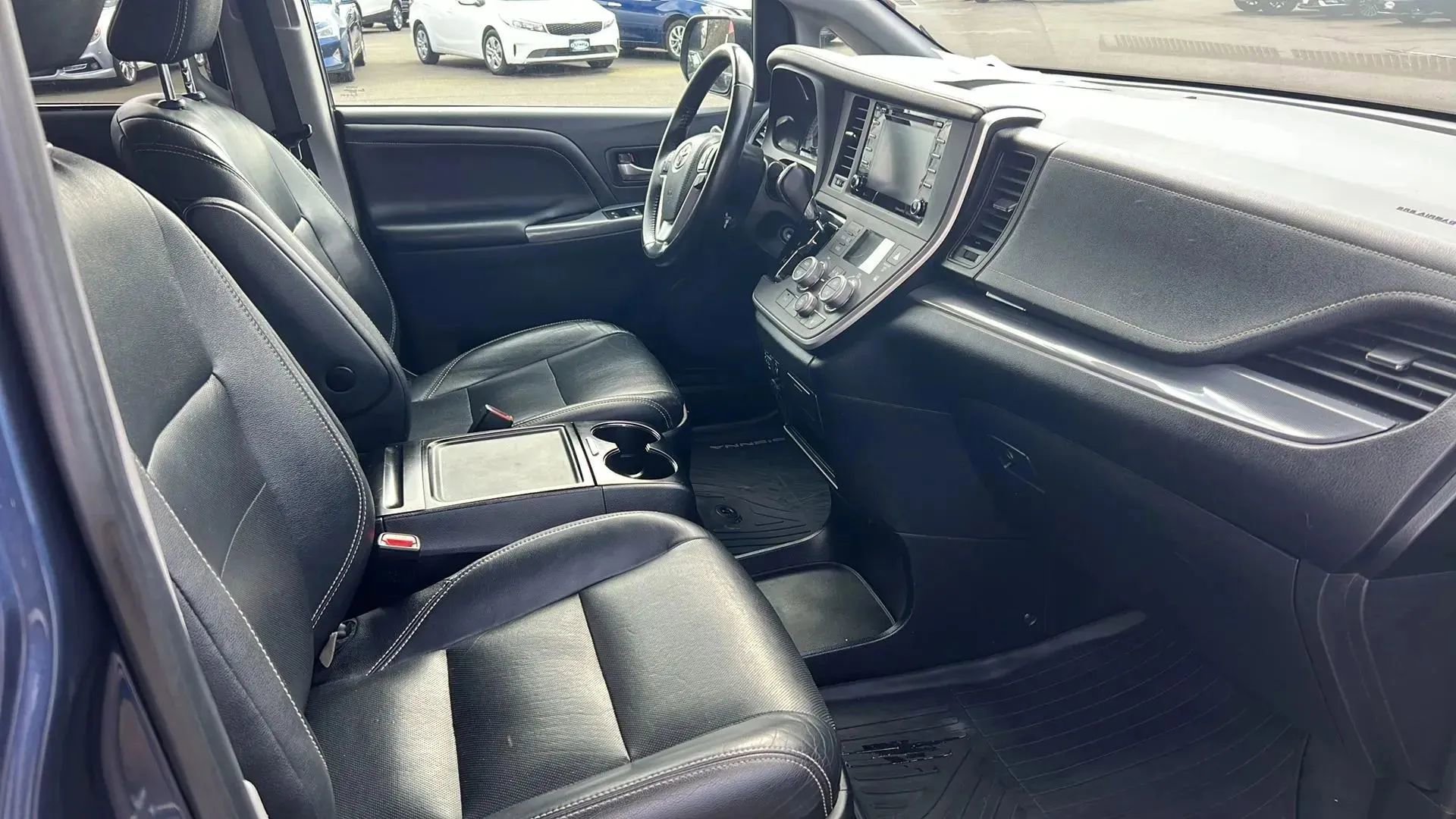 Used 2020 Toyota Sienna SE FWD image 5