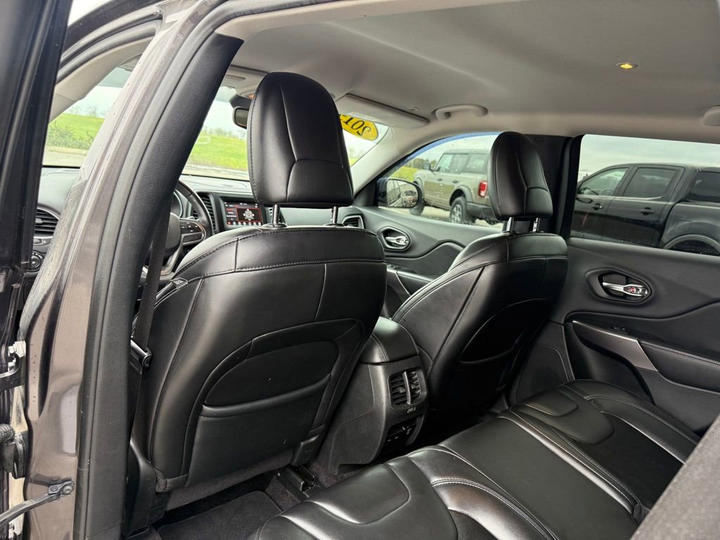 Used 2019 Jeep Cherokee Latitude Plus w/ Comfort/Convenience Group image 10