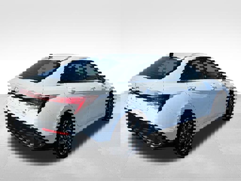 Used 2025 Hyundai Elantra Limited image 7