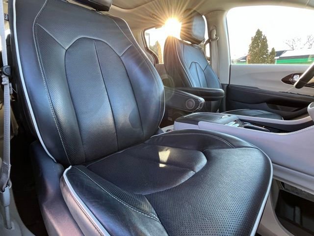 Used 2021 Chrysler Pacifica Limited image 32