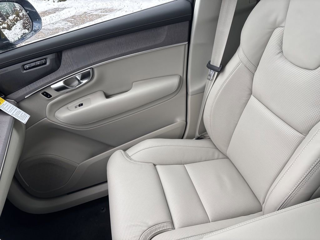 New 2026 Volvo XC90 B6 Ultra w/ Protection Package image 33