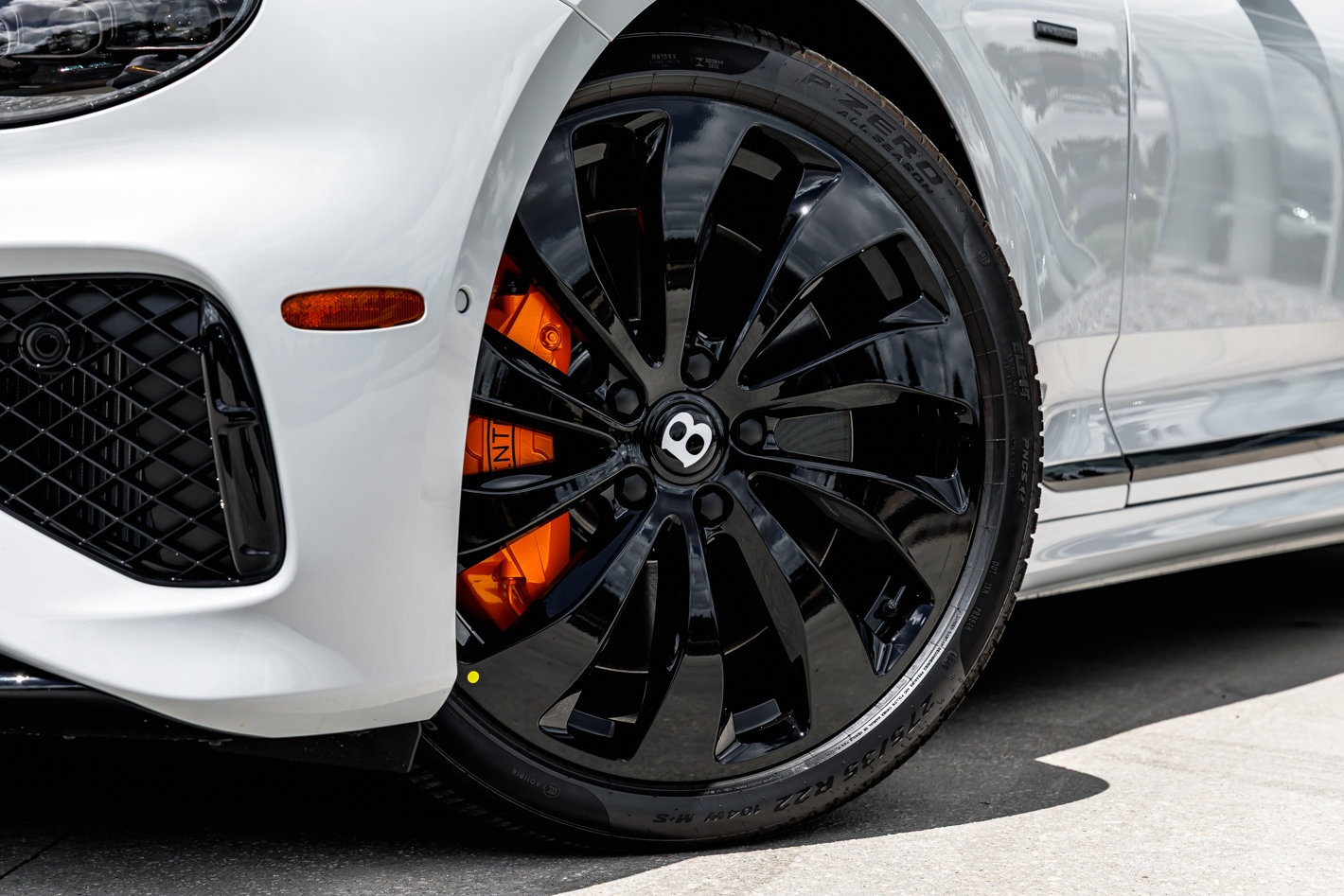 Used 2025 Bentley Continental GTC image 9