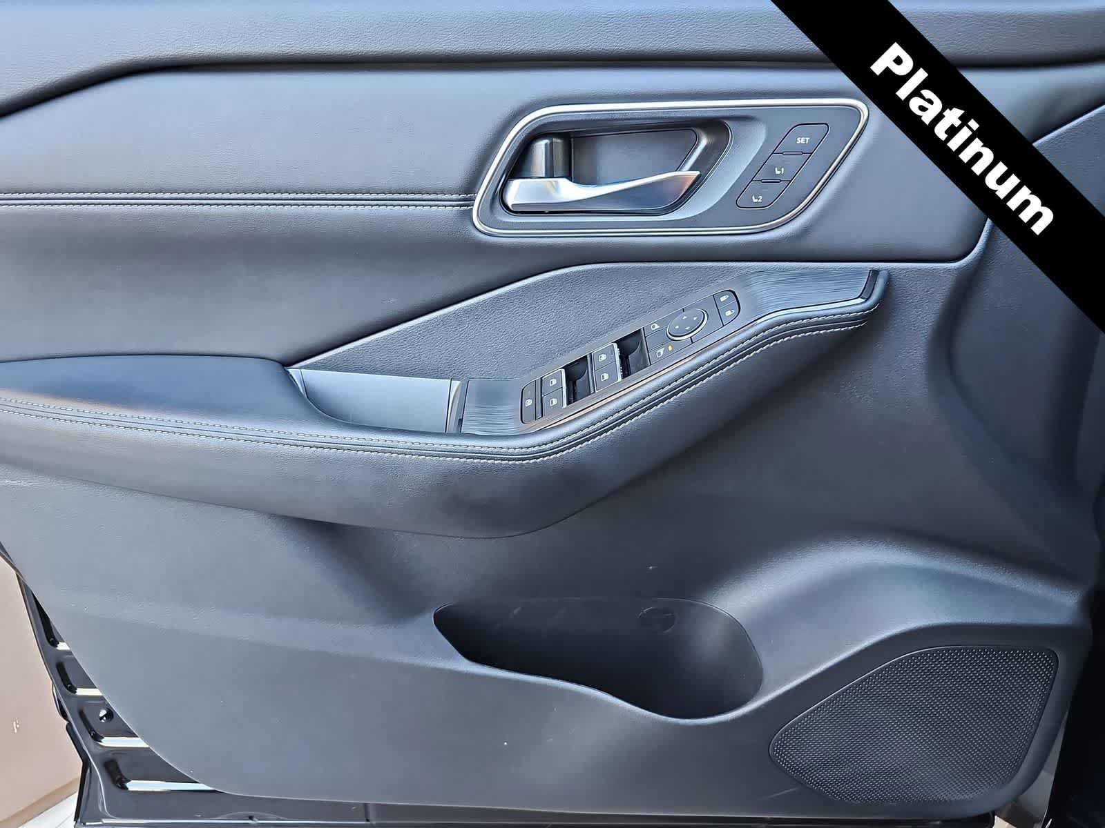 Used 2024 Nissan Rogue Platinum FWD image 28