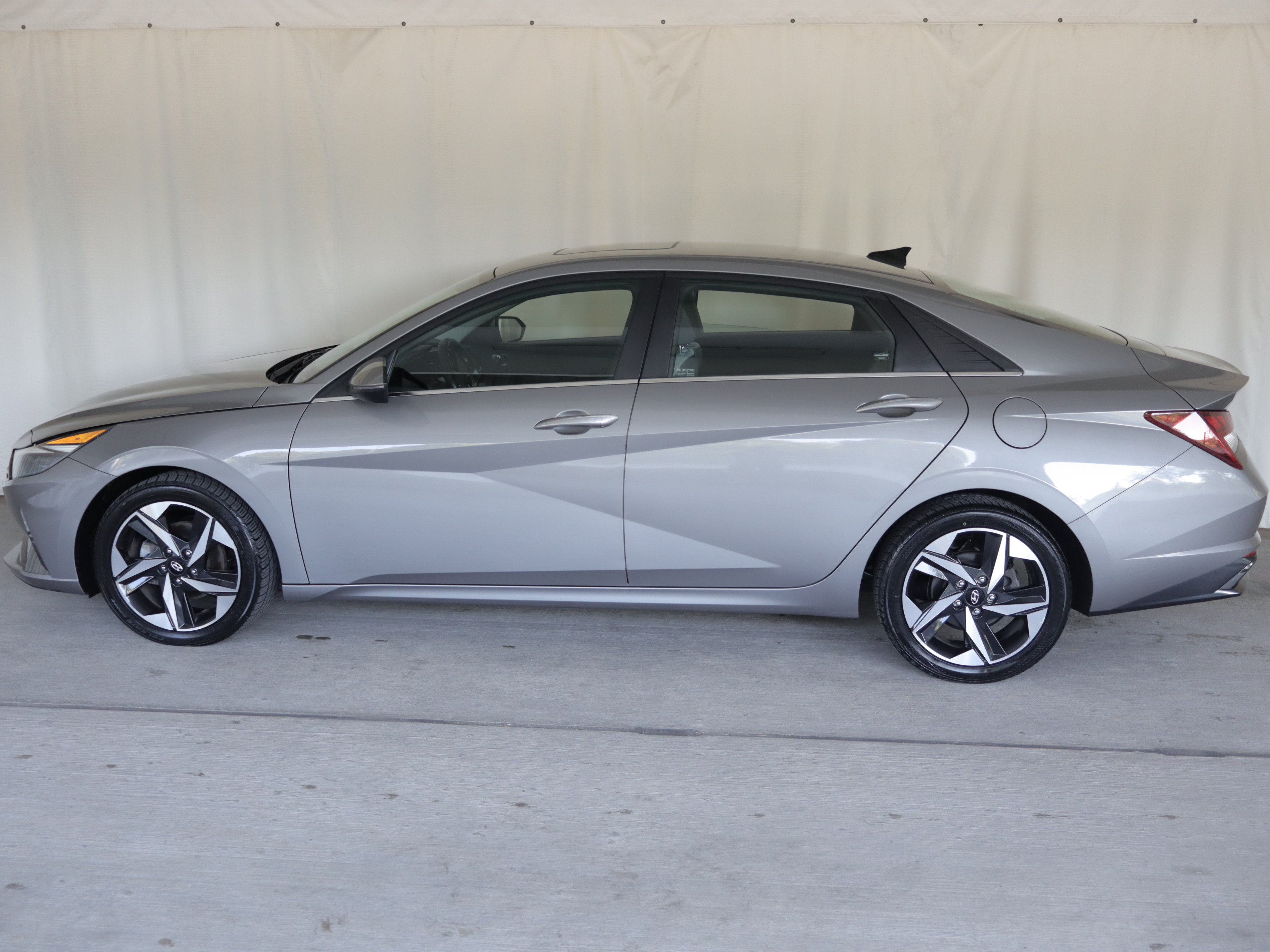 Used 2022 Hyundai Elantra Limited w/ Cargo Package FWD image 26