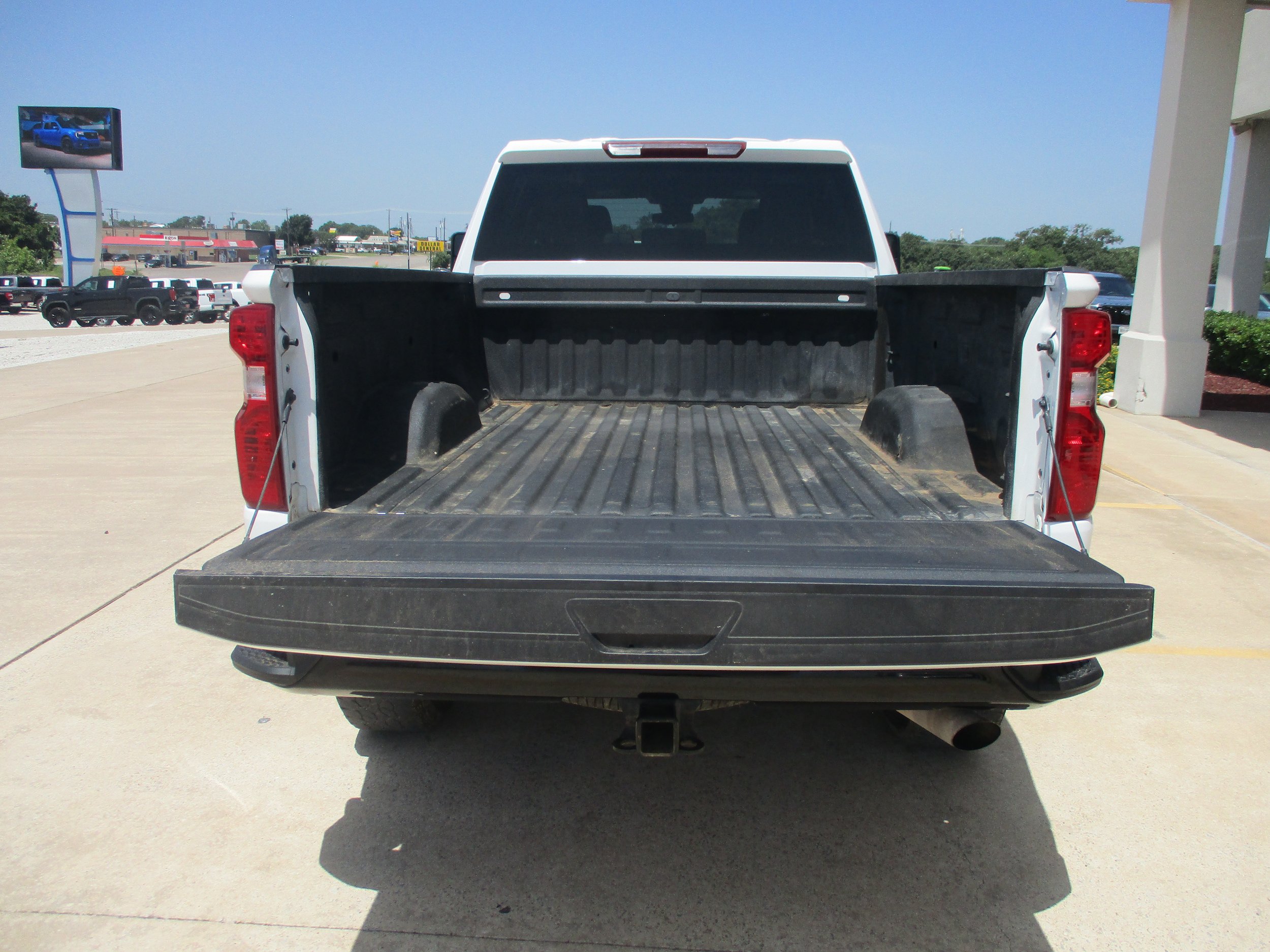 Used 2025 Chevrolet Silverado 2500 Custom w/ Custom Convenience Package AWD/4WD image 8