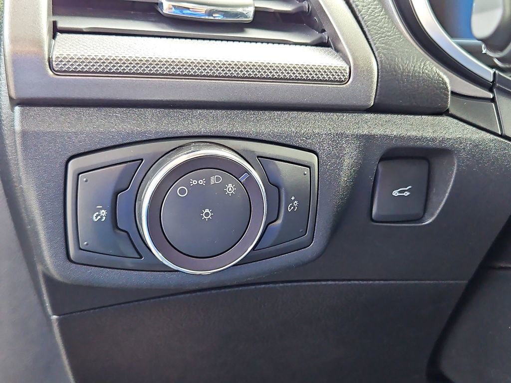 Used 2019 Ford Fusion SE FWD image 15