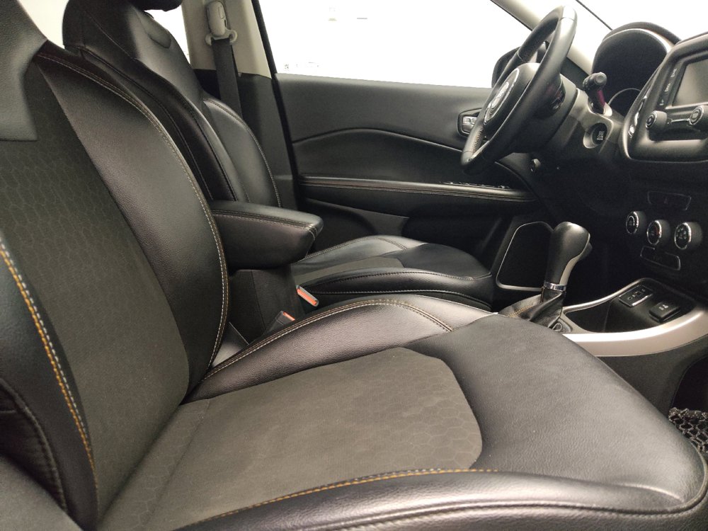Used 2017 Jeep Compass Latitude FWD image 21