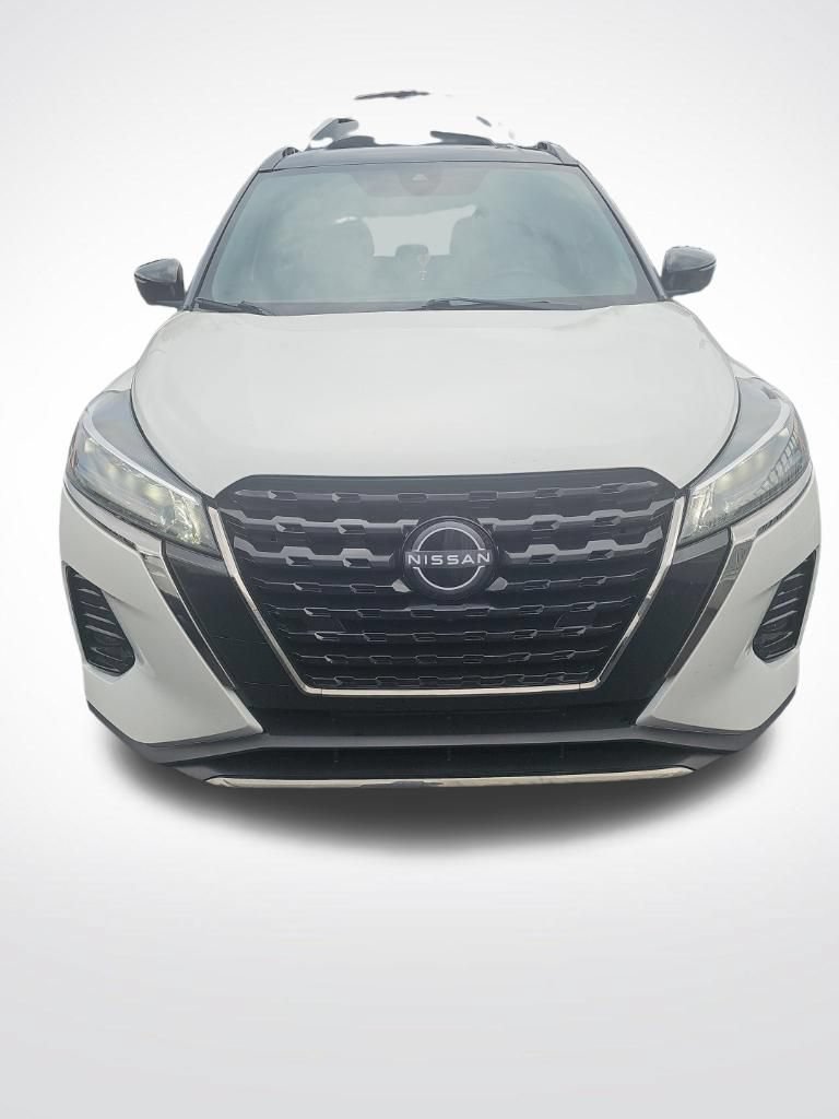 Certified 2024 Nissan Kicks SR w/ SR Premium Package FWD image 2