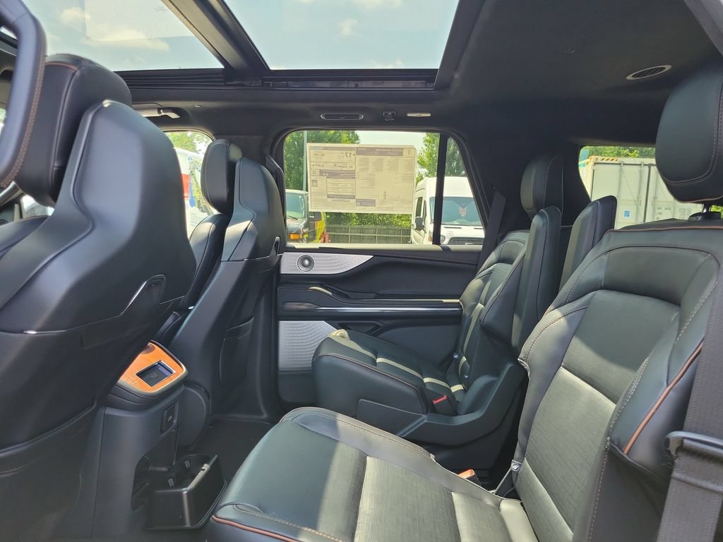 New 2027 Lincoln Navigator Black Label AWD/4WD image 14