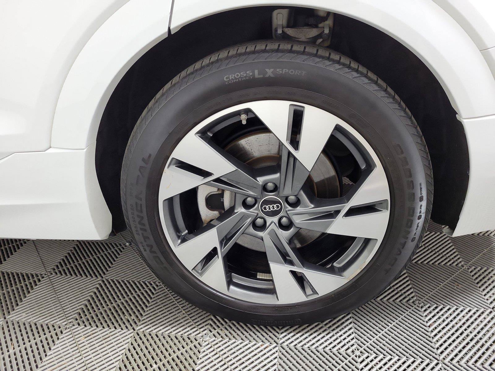 Used 2023 Audi e-tron Premium Plus w/ Premium Plus Package AWD/4WD image 10