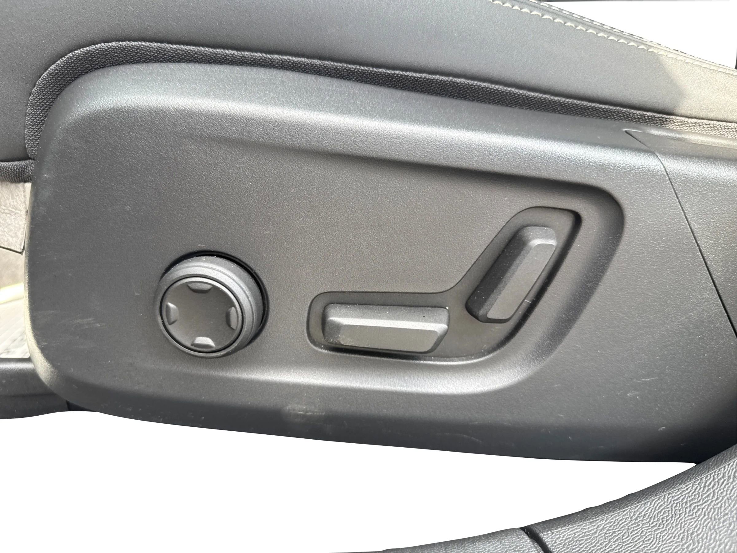 Used 2022 Volvo C40 P8 Recharge Ultimate image 23