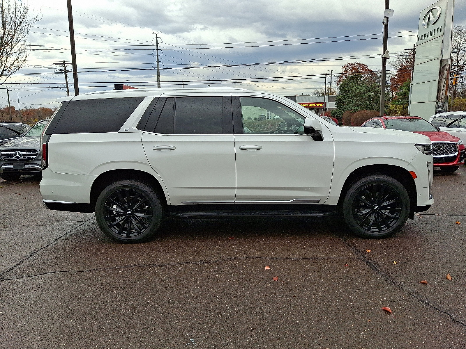 Used 2021 Cadillac Escalade Premium Luxury w/ LPO, Illumination Package image 7