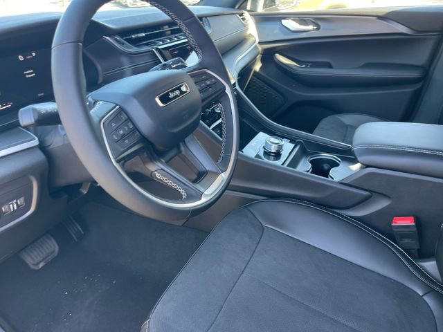 New 2025 Jeep Grand Cherokee Altitude image 37