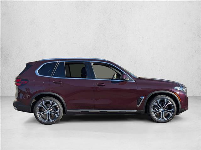 Used 2025 BMW X5 xDrive40i w/ Parking Assistance Package AWD/4WD image 4
