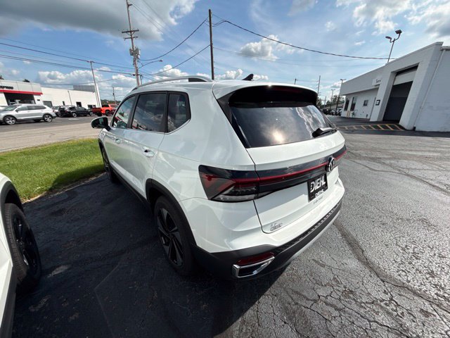 New 2026 Volkswagen Taos SE AWD/4WD image 7