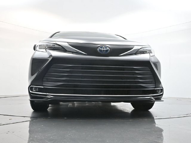 Used 2021 Toyota Sienna XLE FWD image 44